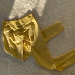 Alphalete Amplify Leggings (in Lemonade)